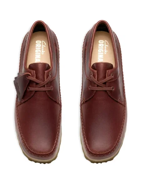 Кожаный обувки в стил дерби Clarks Originals с връзки кафяво