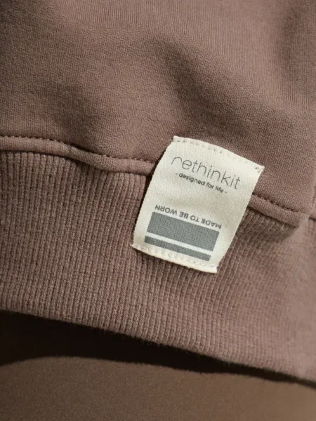 Hanorac Rethinkit Studios cu broderie maro