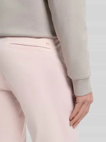 Chinos o kroju slim fit z mieszanki bawełny Boss Orange różowe