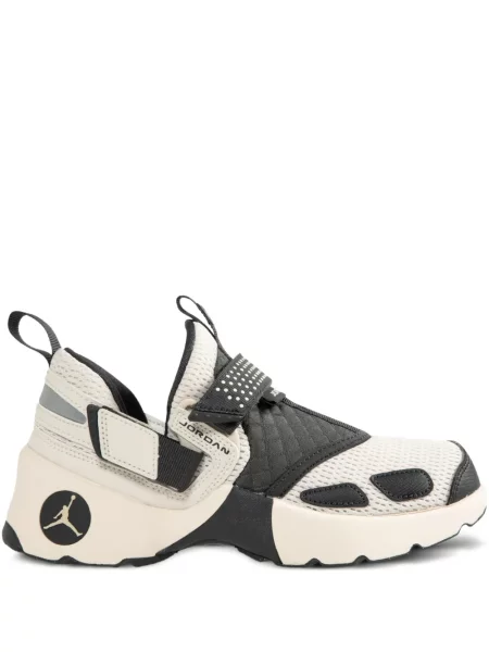 Prošívané tenisky Jordan na ramínka