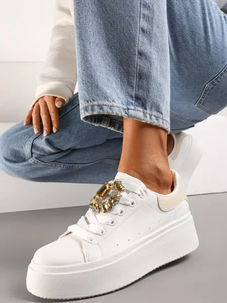 Sneakerși Albi-Bej pe Talpă Groasă cu Aplicație Decorativă de Piatră Danthia alb