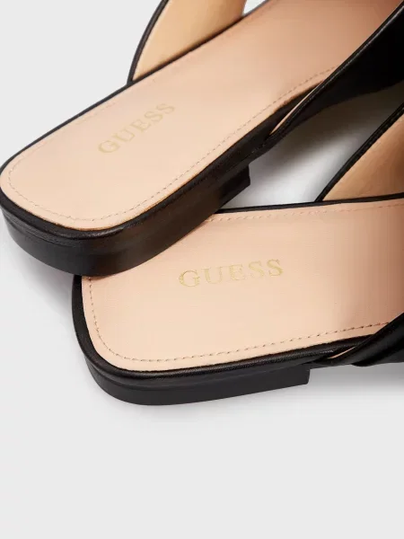 Шкіряні шльопанці Guess чорні