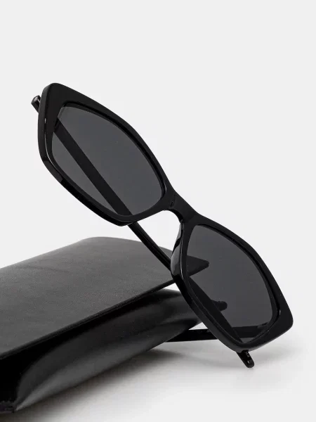 Солнцезащитные очки Saint Laurent черные