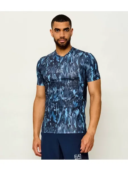 Tricou