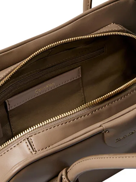 Calvin Klein Kabelka Emblem Trio Shoulder Bag Béžová hnedá