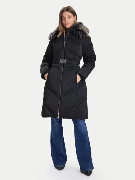 Яке Guess черно