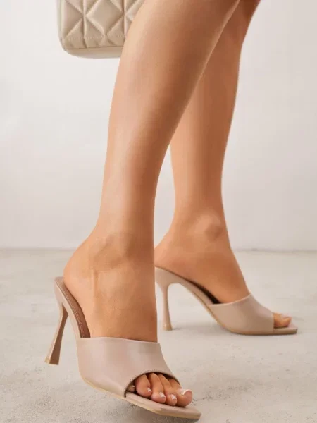 Papuci Avenata închis bej