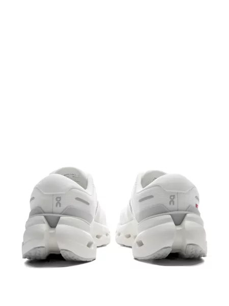 Sneakerși On alb