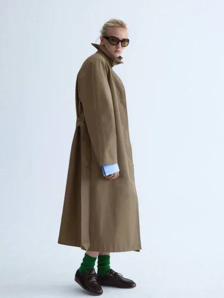 Trencz oversize z paskiem khaki Kobieta XS MANGO