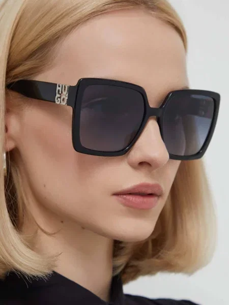 Sončna očala HUGO črna