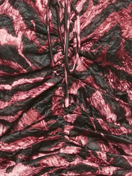 Sukienka Ganni z nadrukiem w zebrę garniturowa różowa