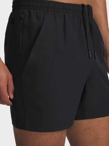 Короткие спортивные шорты Under Armour черные