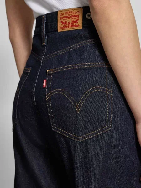 Jeansy o kroju barrel fit z wpuszczanymi Levi's granatowe
