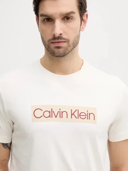 Тениска Calvin Klein Jeans с принт бяло