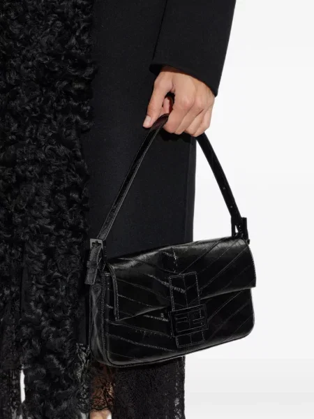 Кожена шопинг чанта Fendi черно
