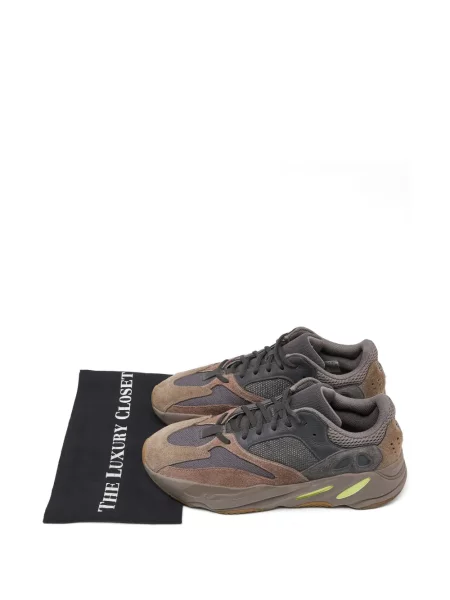 Sneakerși Adidas Yeezy cu șireturi din piele de căprioară gri