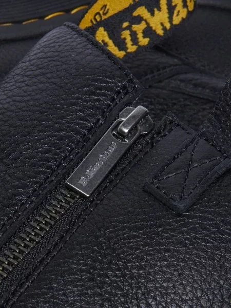 Кожаные ботинки Dr. Martens на платформе черные