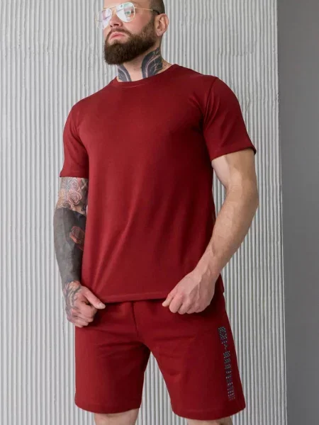 Комплект: футболка и шорты червона