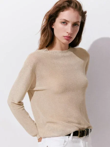 Sweter z dzianiny z lureksową nitką złoty Kobieta MANGO