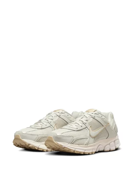 Sneakerși Nike Vomero cu șireturi din dantelă