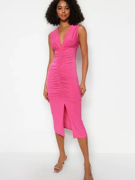 Sukienka wieczorowa Trendyol różowa