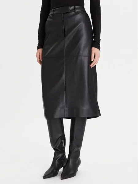 Calvin Klein Krilo iz umetnega usnja črna