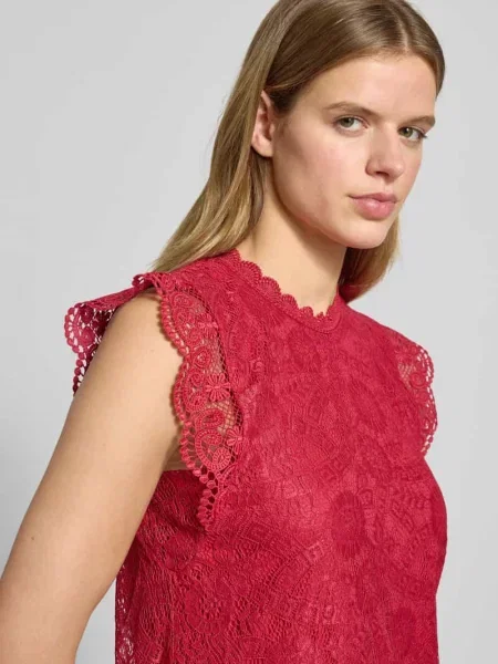Bluzka bez rękawów o kroju shaped fit z obszyciem koronką model „OLLINE” Pieces
