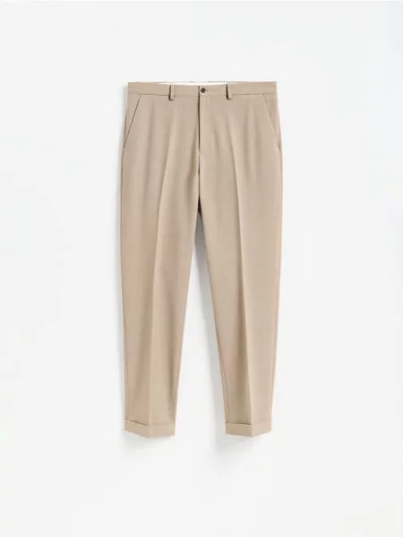 Reserved Pantaloni carrot fit cafeniu