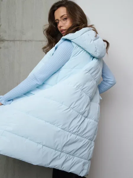 Стьобаний puffer жилет із відстібним капюшоном блакитний