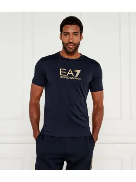 Tricou