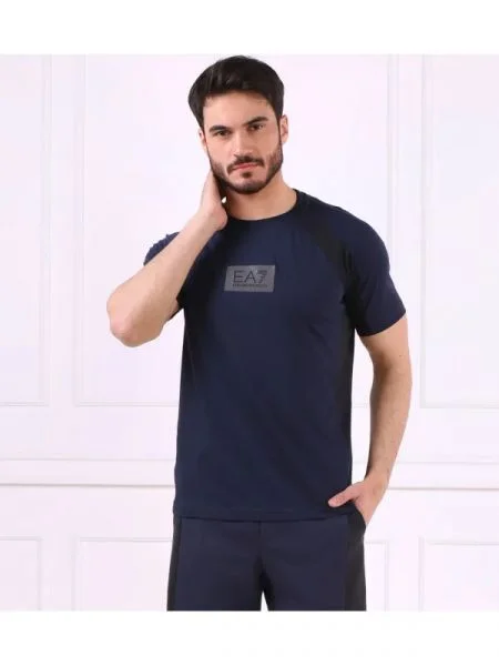 Tricou