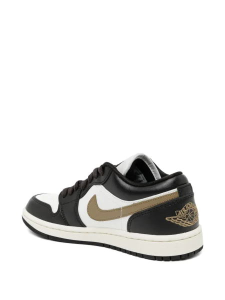 Geacă Nike cu glugă maro