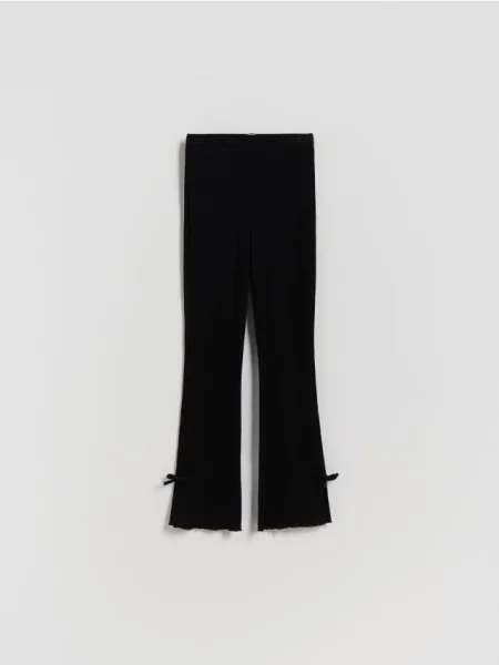 Reserved Ребристі штани з бантиками чорний