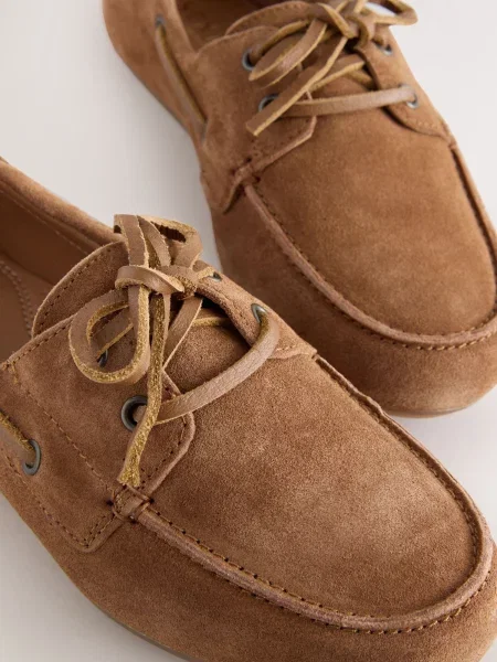 Next Čevlji na vezalke rjava