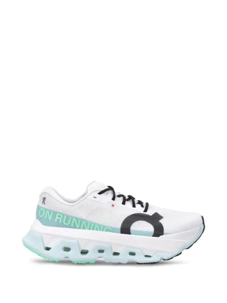 Sneakerși On alb