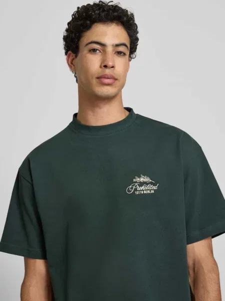 T-shirt z naszywanymi detalami z logo i okrągłym dekoltem Prohibited