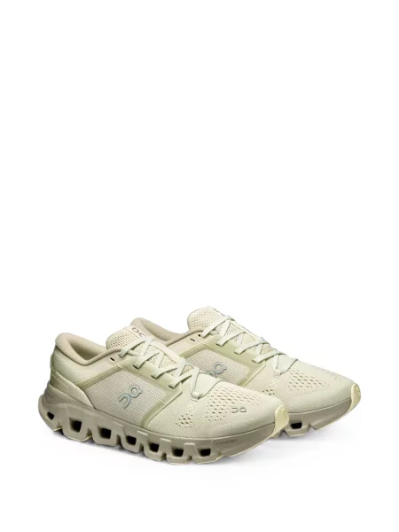 Sneakerși On