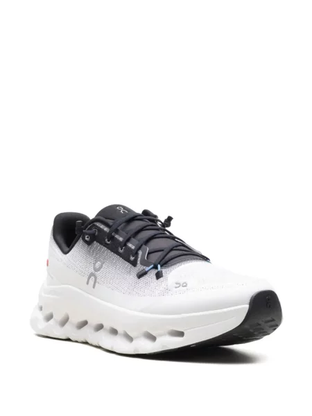 Sneakerși On alb