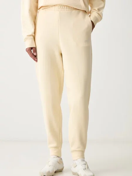 Puma pantaloni de trening pentru femei cu Essentials galben