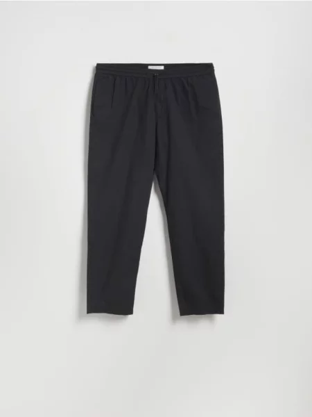 Reserved Pantaloni jogger din negru