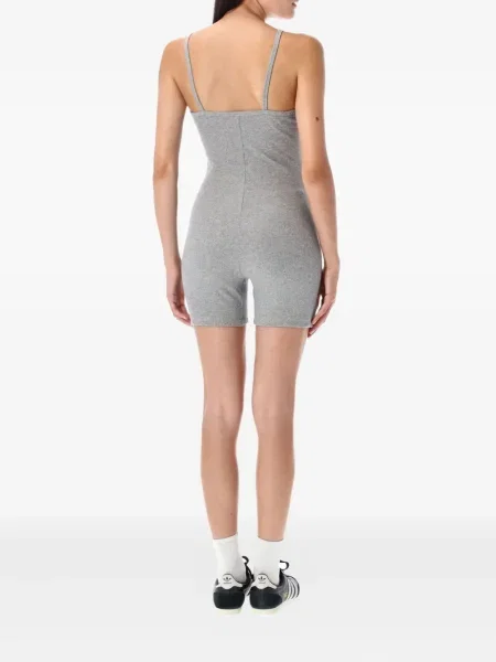 Pantaloni scurți Adidas zdrențuiți cu dungi din satin maro