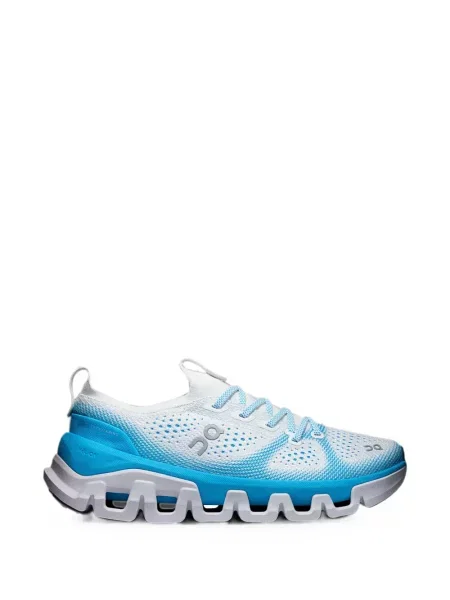 Sneakerși On alb