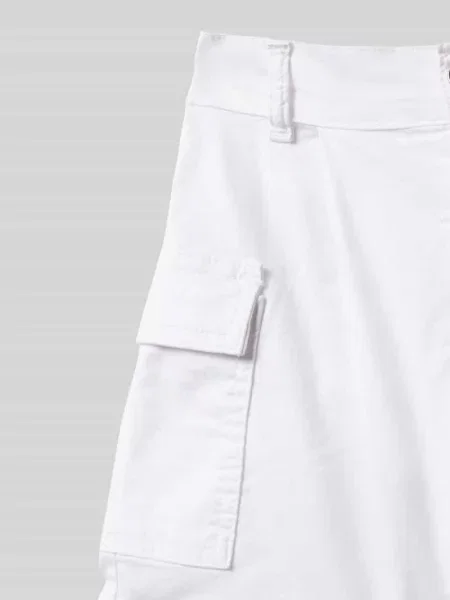 Szorty cargo o kroju regular fit ze szlufkami na pasek Blue Effect białe