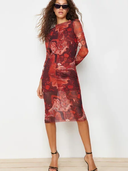 Dzianinowa sukienka midi Trendyol brązowa