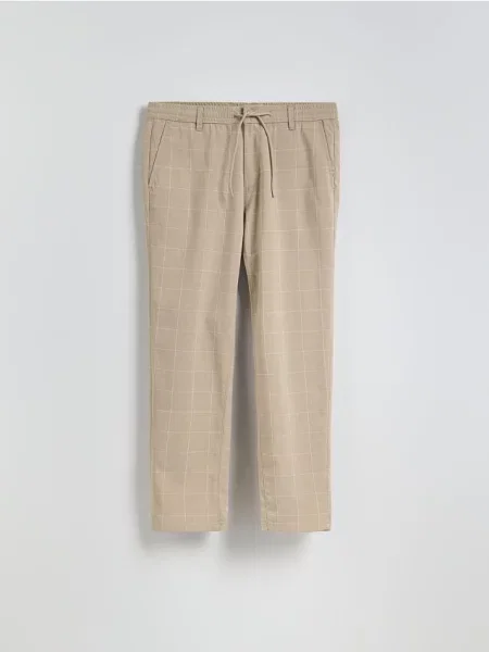 Reserved Pantaloni carrot slim ecosez bej