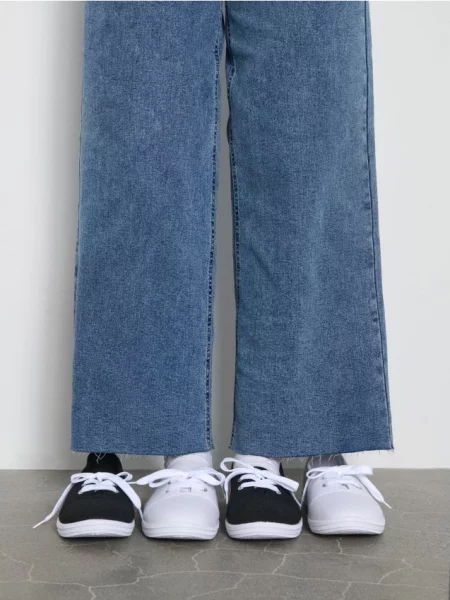 Спортивні кросівки чорний