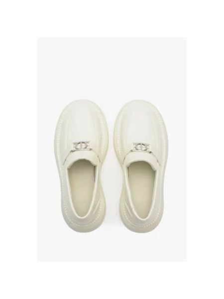 Лофери з пряжками лакована шкіра молочні Estro білі