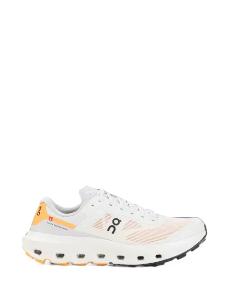 Sneakerși On alb