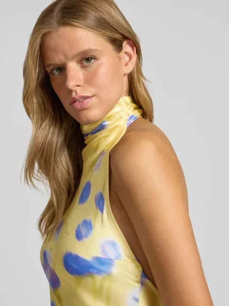 Sukienka wieczorowa z wycięciem z wiązaniem na szyi Topshop