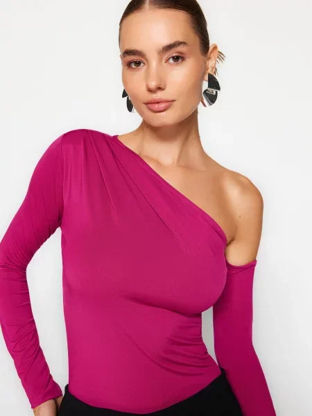 Tricou Trendyol tricotate cu mâneci lungi asimetric